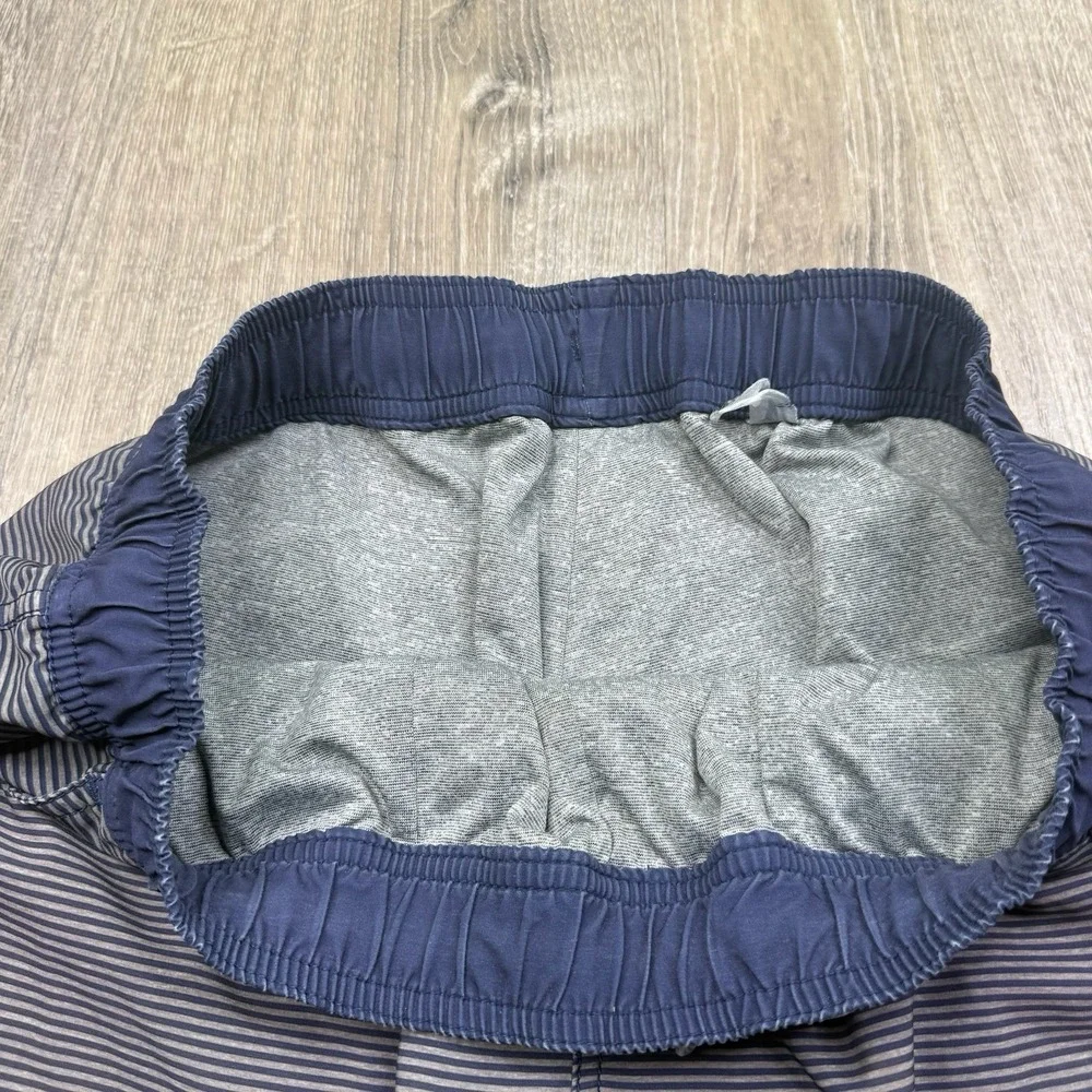 Vuori Kore Shorts Striped Lined Gym Athletic Men Size Small Blue Gray Drawstring